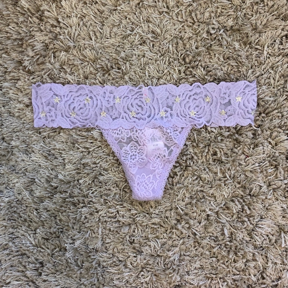 LAVENDER LACE VICTORIAS SECRET PINK THONG